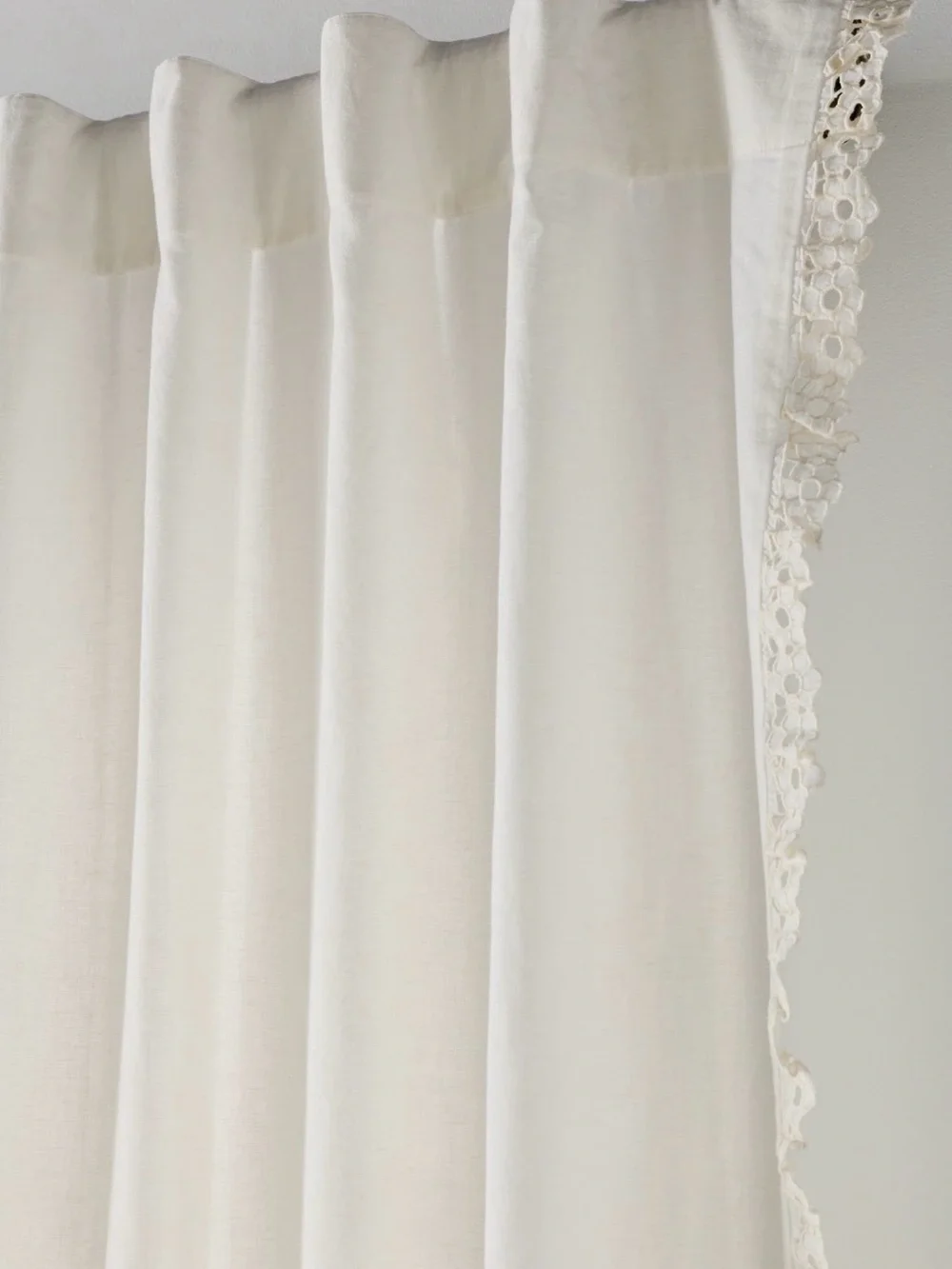 Anthropologie cotton embroidered floral edge curtain panel 69 x 50 white lace
